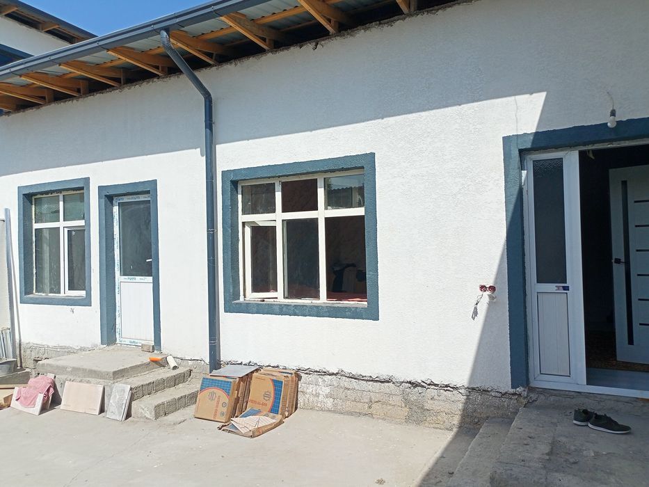 Hovli sotiladi 1.5 sotix