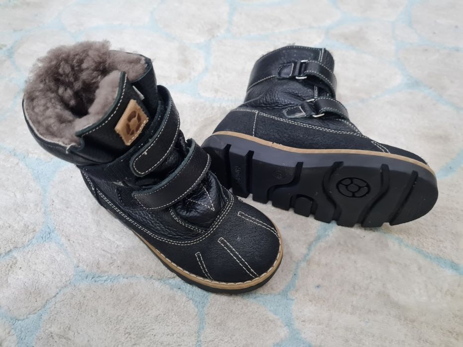 Продам детские ботинки