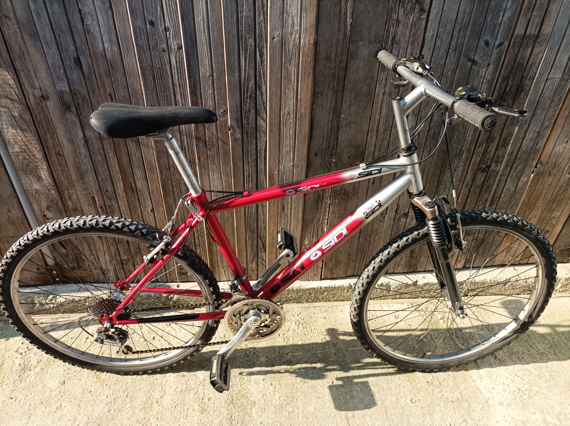 Bicicletă MTB pe 26"