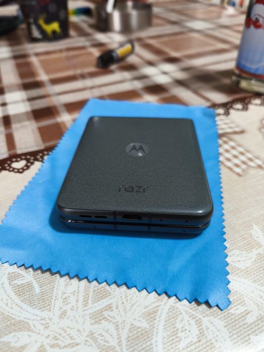 Motorola RAZR 50 Grey 256gb 12gb RAM