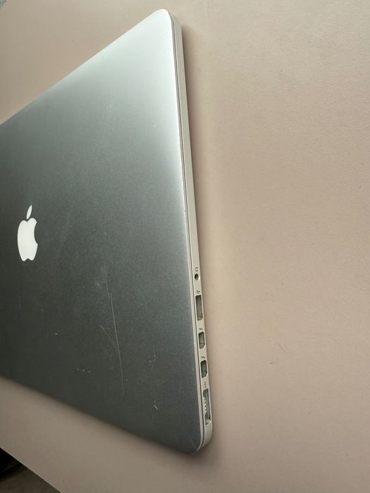 Macbook Pro 15 inch Mid 2015 16 gb ram Radeon