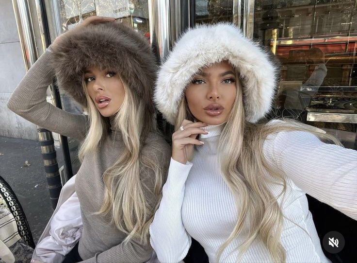 ХИТ пухени зимни шапки