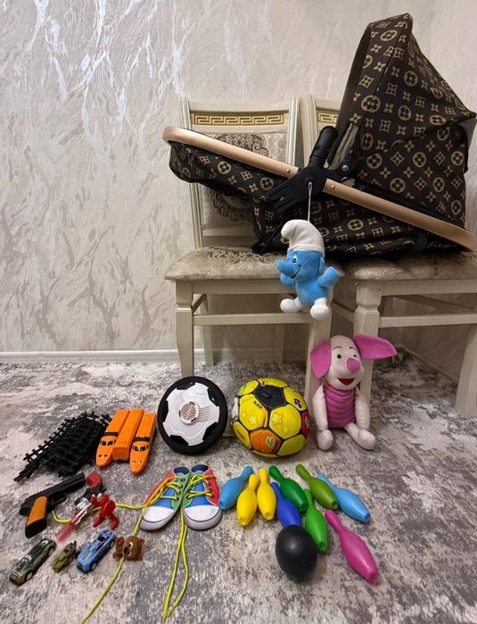 Продается коляска прогулочная игрушки в подарок