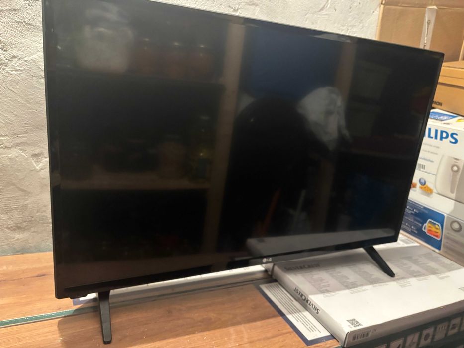 LG телевизор 32 инча 32LJ500V - на части
