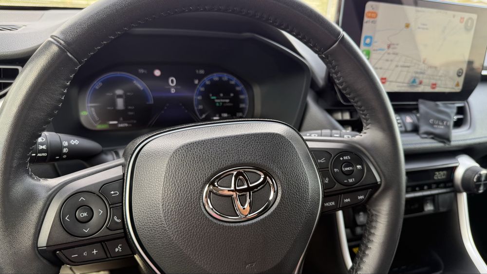 Vand Toyota RAV 4 Exclusive  bi-tone  2024
