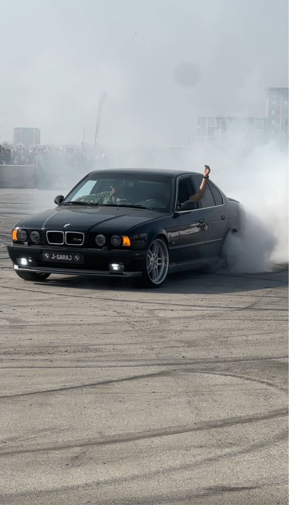 Srochna kelishamiz. Bmw E34 1995-yil restalling M54 b30