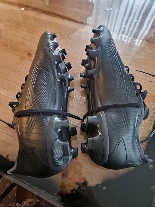 Ghete fotbal adidas predator