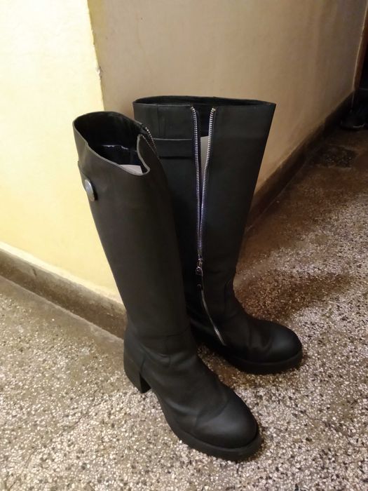 кожени черни ботуши