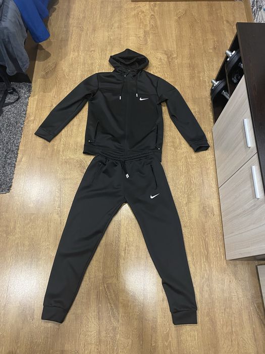 Мъжки екип на Nike