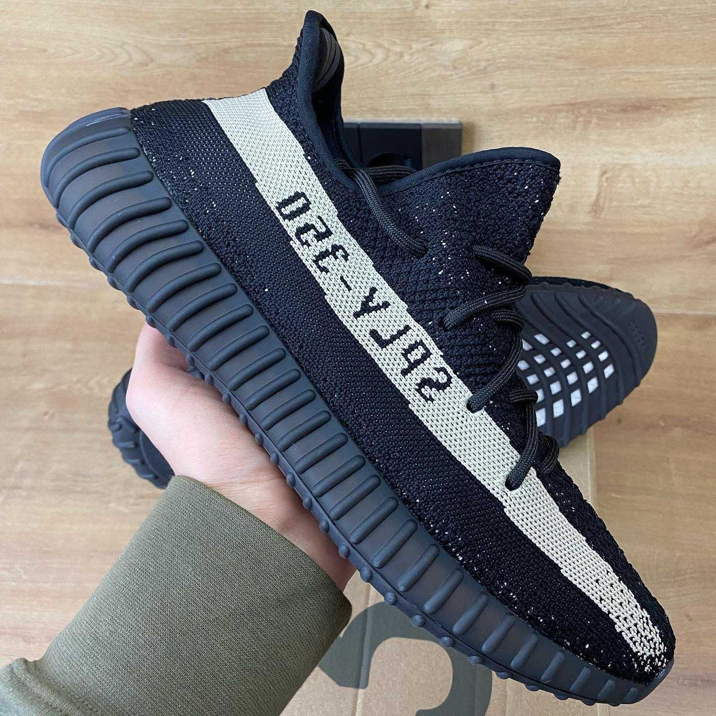 Yeezy Boost 350 V2 Black-White 39EUR