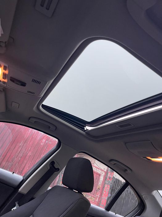 Vand bmw seria 3 e90 M47 2006 trapa faruri cu lupa