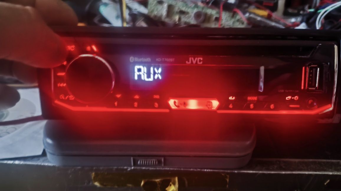 CD-плейър с USB, AUX вход и Bluetooth JVC KD-T702BT