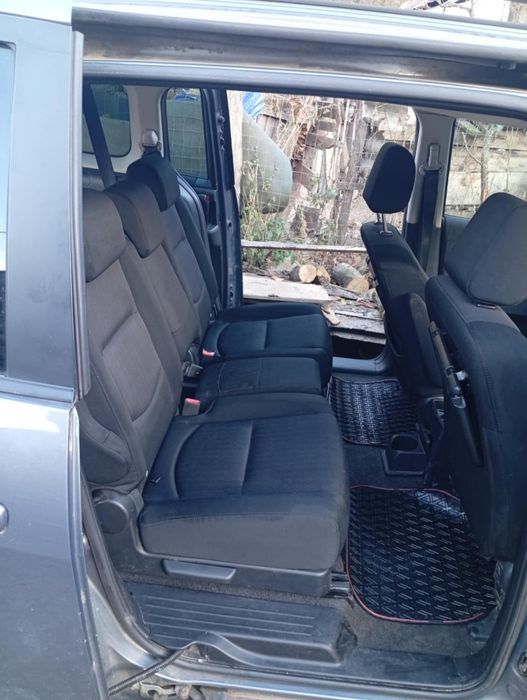 Vând Mazda 5 an 2010