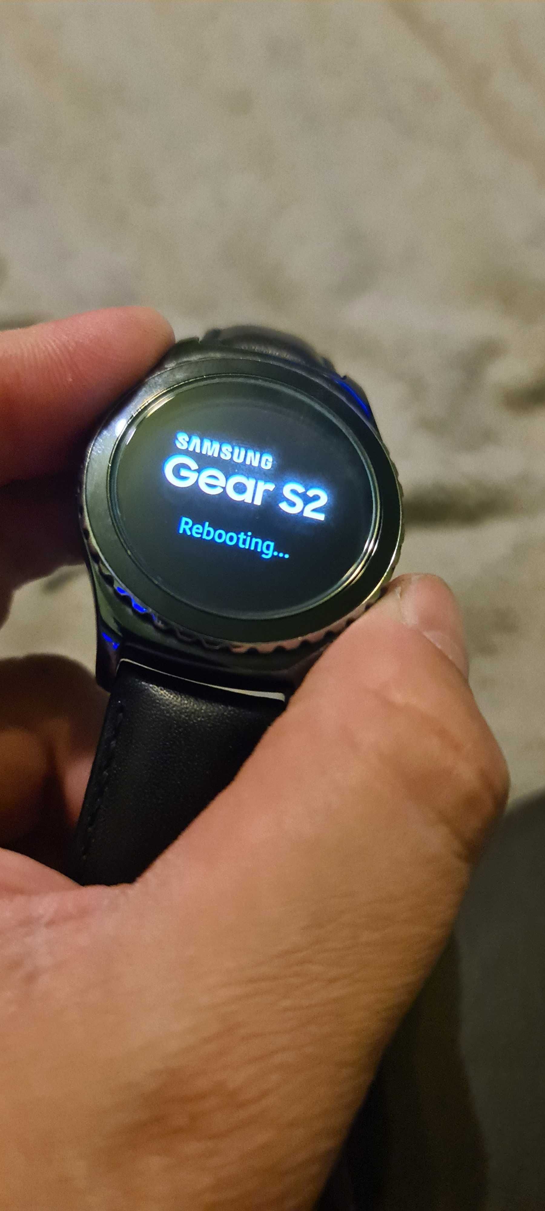 Смарт часовник Samsung Gear S2