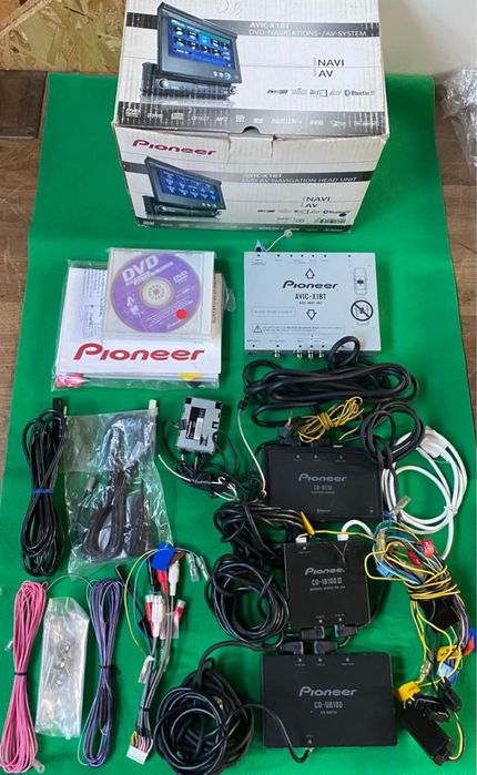 Dvd/Cd player auto Pioneer Avic X1 BT,ecran retractabil Nou