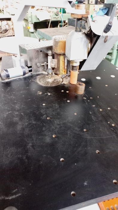 кантираща машина за праволинейно и криволинейно кантиране