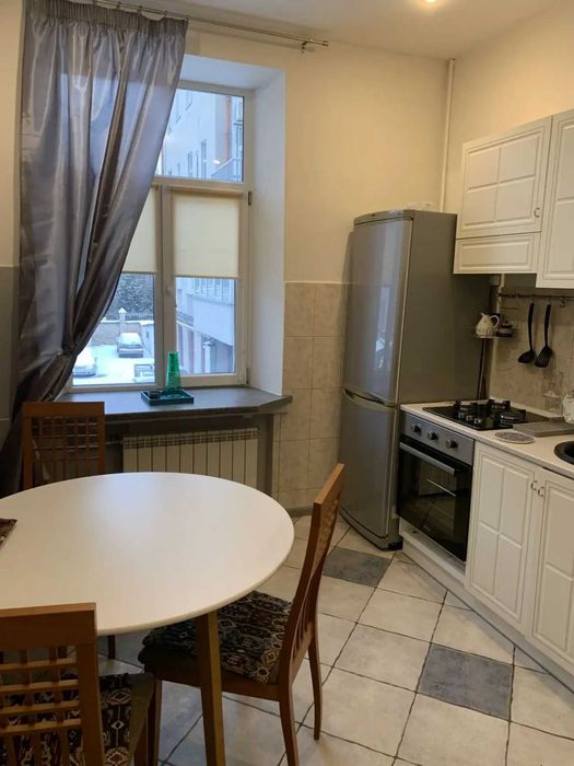 Дава се под наем Тристаен апартамент в София, Център - 100 кв.м за 561 € - Снимка #5