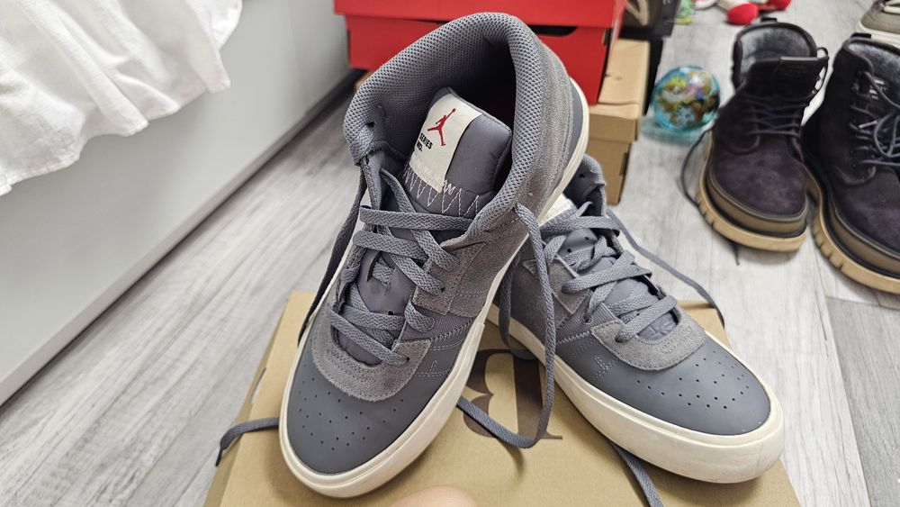 Jordan Series mid