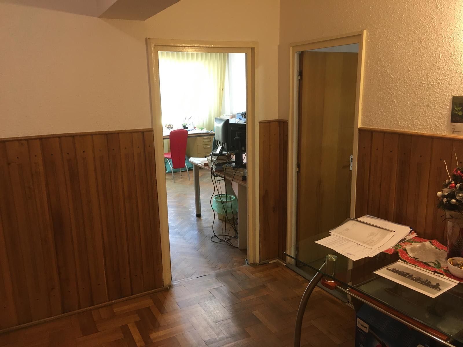 Închiriez spatiu comercial ultracentral destinat pt birouri,cabinet