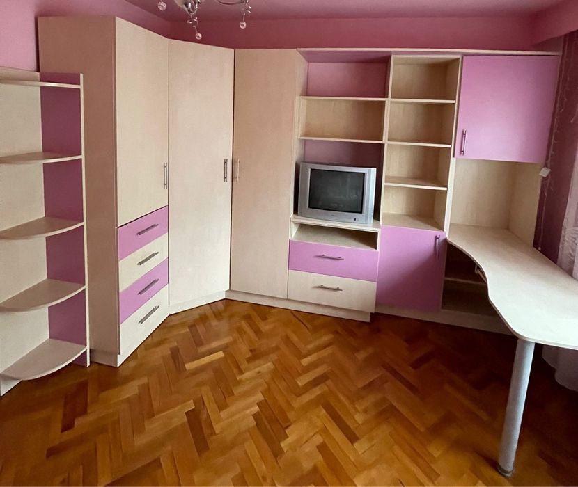Mobilier complet cameră fete – cu dulap colț, birou și spațiu TV