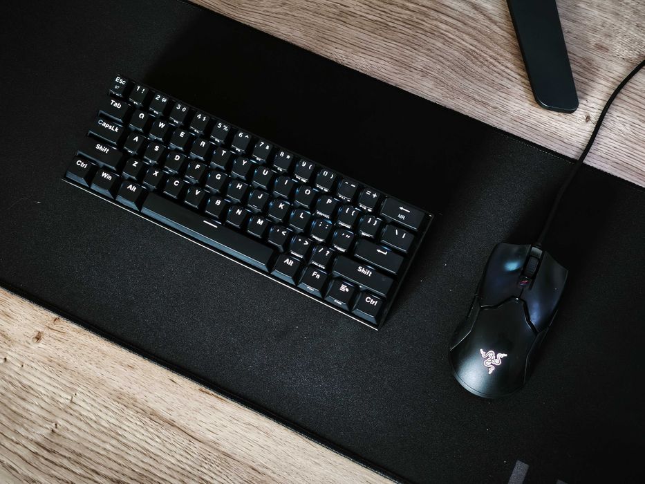 Calculator Gaming + Monitor/Tastatură/Mouse/Căști