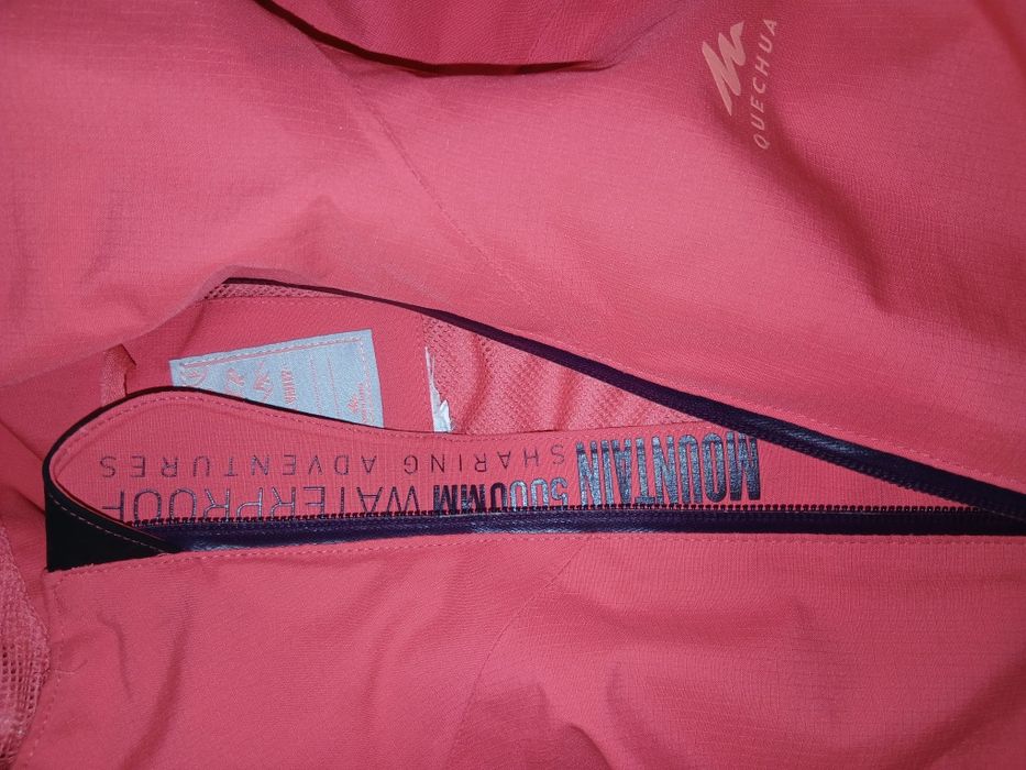 Vând geaca fetițe waterproof