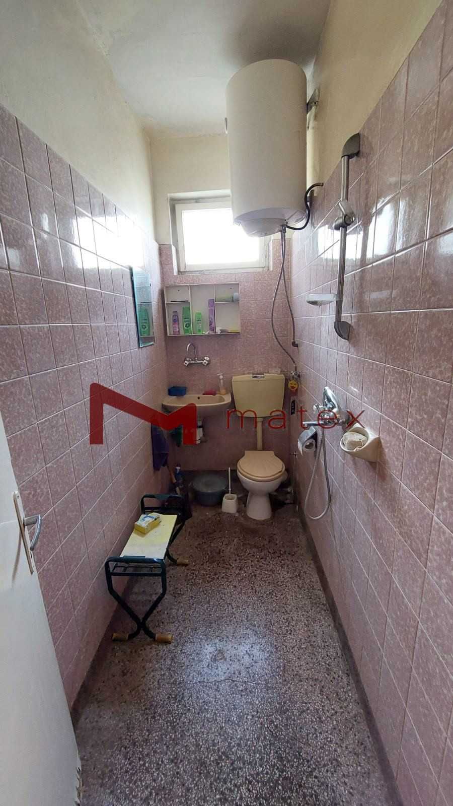 Етаж от къща с гараж и собствен двор, Павлов