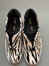 Pantofi sport casual Clarks masura 37 noi din piele print zebra
