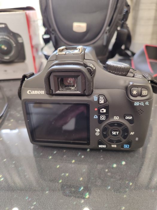 Зеркальный цифровой фотоаппарат CANON EOS 1100D