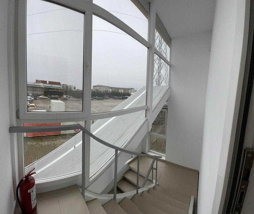 Proprietar SAD Dumbravita 184 mp,10 locuri parcare inclus,950 eur/luna