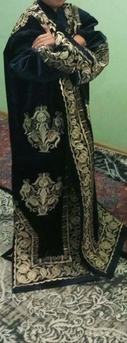 Zarchopon yangi komplekt doʻppi va belbogʻi bor