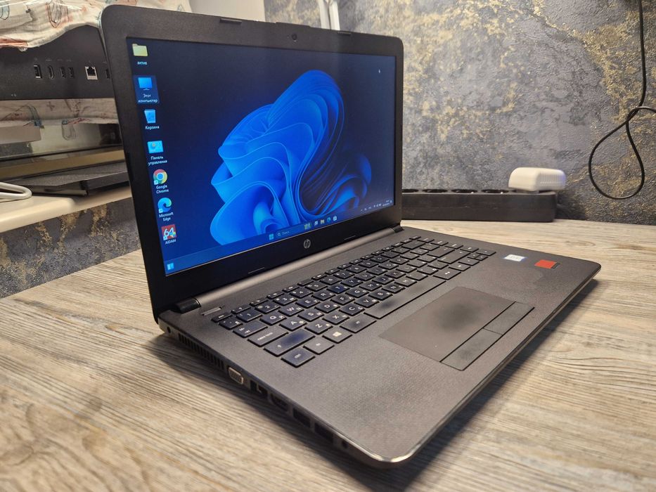 Ноутбук HP для работы модель 14-bs027ur Corei5