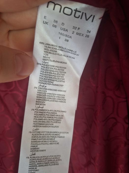 Palton rosu cu lana 69% in compozitie