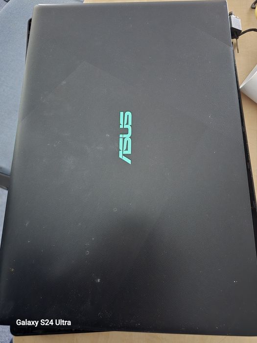 Carcasa si tastatura Asus X560U