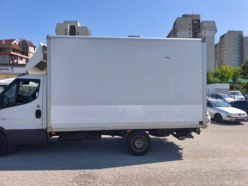 Продавам фургон за Iveco 35S18 2019г междуосие 3,75 от Швейцария
