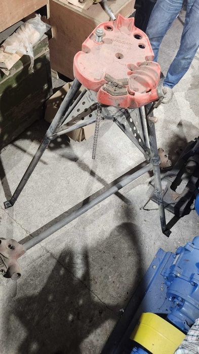 Верстак складной на треноге с цепными тисками RIDGID TRISTAND 450