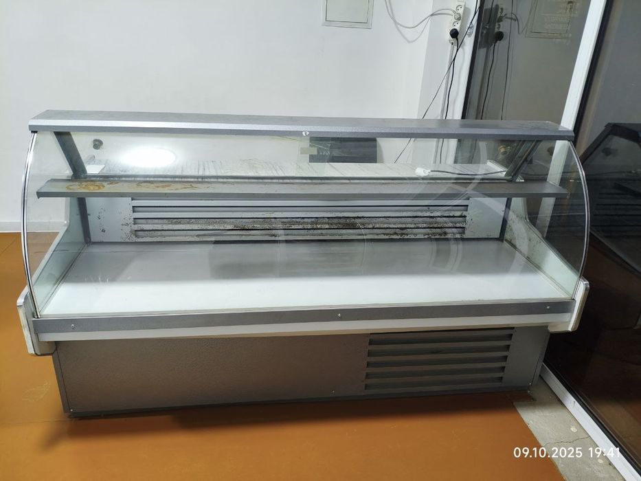 Витринный холодиник рабочий,состояние хорошое. Xolodinik xolati zor.