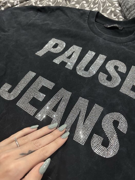 Тениска с камъни на Pause