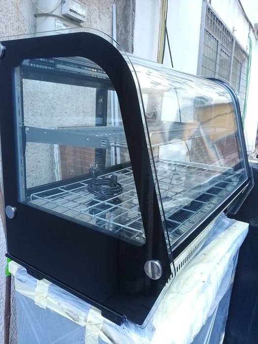 Vând vitrină rece 160litri