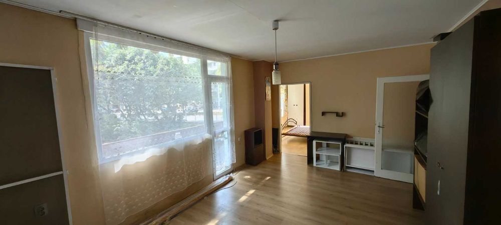 Продава тристаен апартамент в кв. Ремиза