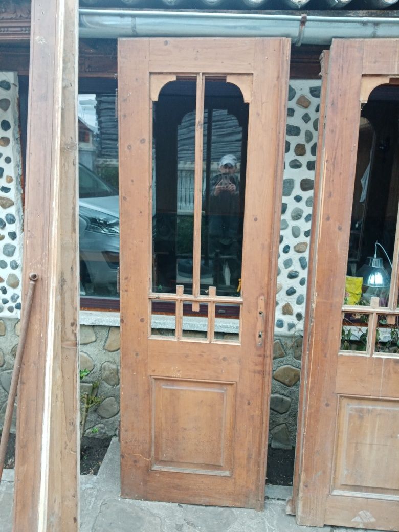 Ușa lemn. Uși sculptate