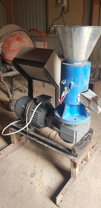 Se vand:presa peleti / transpalet electric