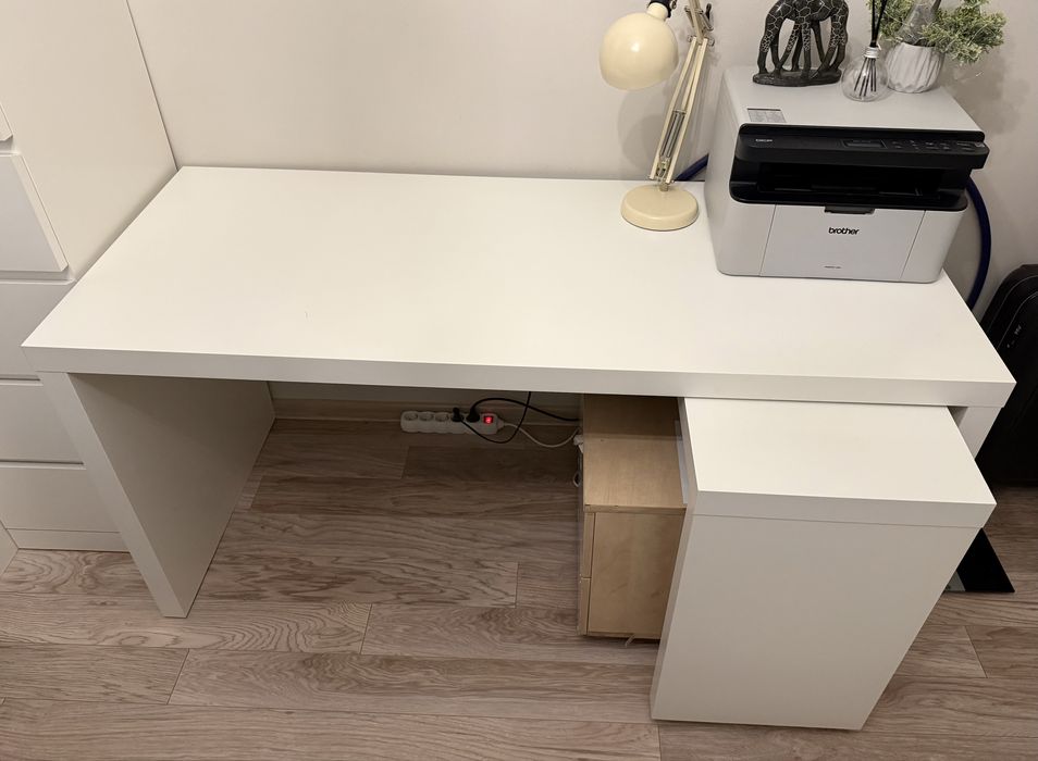 Бюро IKEA MALM с подвижен плот - ляв/десен - 160х65см, бяло