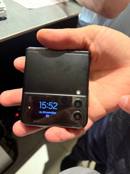 Продам телефон Samsung Z flip 3