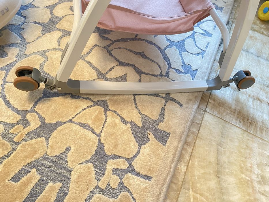 Pătuț 3 în 1 cu saltea, masă de schimbat, plasa țânțari + depozitare