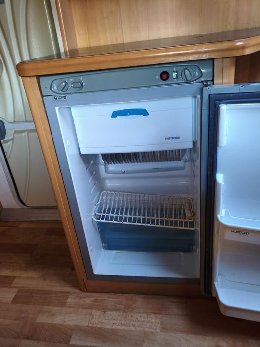 2004 Geist caravan 3 paturii 3850€. Si chochman Amara 2012  ...
