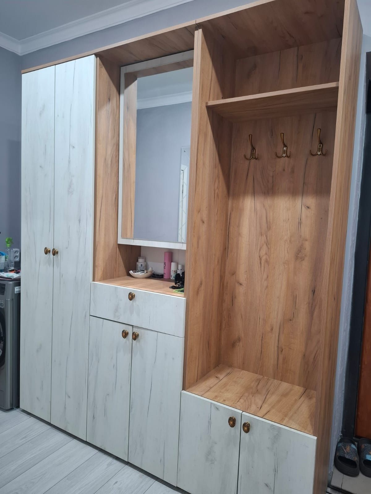 Продам качественную мебель для прихожей комнаты