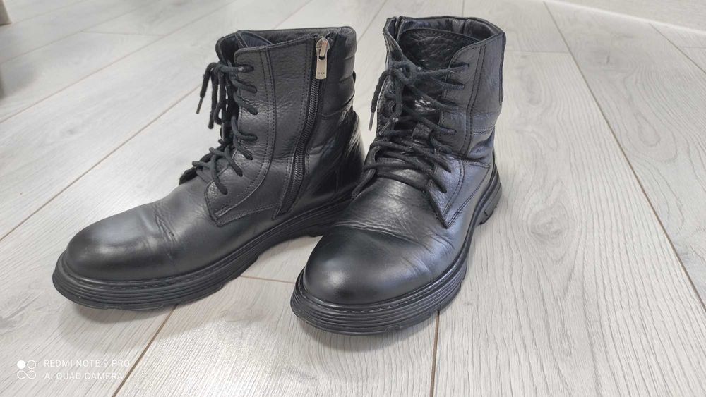 Продам ботинки 40 размера на мальчика из натуральной кожи и меха