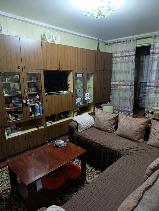 Продается квартира на Чиланзаре-8 квартал 2/4/4 зеркалка