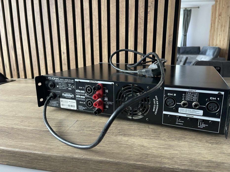 Amplificator phonic plus 2 boxe behringer